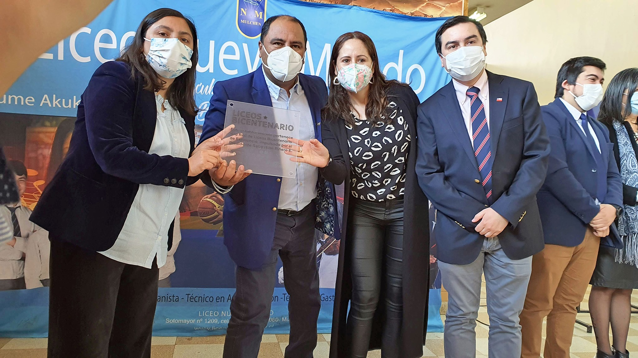 Liceo Valle de Sol de Quilaco recibe reconocimiento Bicentenario Liceo Valle de Sol de Quilaco recibe reconocimiento Bicentenario